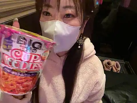 Snapshot of hitomi_desu chatting on 11-26-25, 02:18 hitomi desu online show from 11-26-25, 02:18