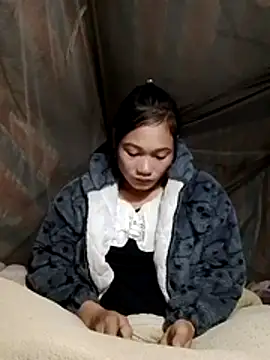 Snapshot of doggy-00 chatting on 11-27-25, 08:00 doggy-00 online show from 11-27-25, 08:00