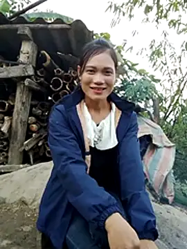 Snapshot of doggy-00 chatting on 12-14-25, 09:36 doggy-00 online show from 12-14-25, 09:36