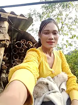 Snapshot of doggy-00 chatting on 12-22-25, 01:24 doggy-00 online show from 12-22-25, 01:24