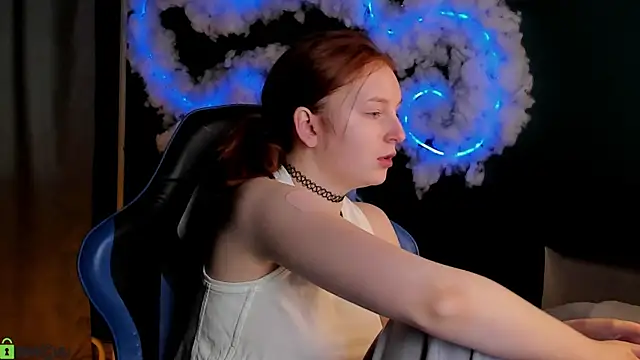 Snapshot of AngelWisee chatting on 05-08-26, 03:01 AngelWisee online show from 05-08-26, 03:01
