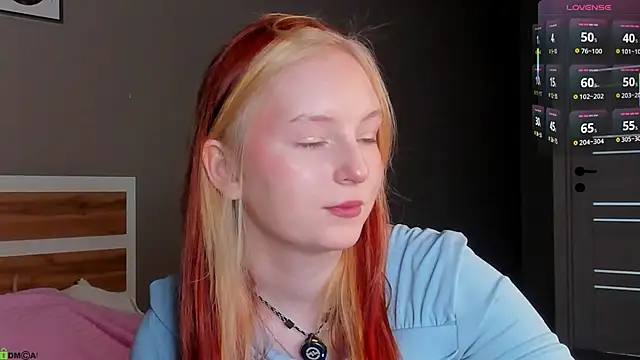Snapshot of AngelWisee chatting on 06-12-26, 03:05 AngelWisee online show from 06-12-26, 03:05
