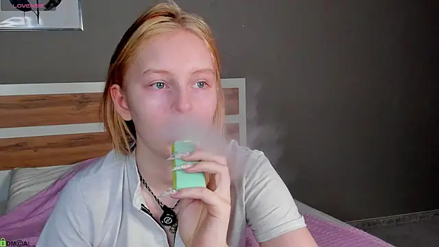 Snapshot of AngelWisee chatting on 06-19-26, 03:11 AngelWisee online show from 06-19-26, 03:11