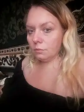 Snapshot of Lana-murr chatting on 10-31-25, 07:09 Lana-murr online show from 10-31-25, 07:09