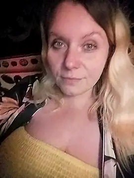 Snapshot of Lana-murr chatting on 10-31-25, 07:15 Lana-murr online show from 10-31-25, 07:15