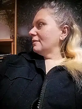 Snapshot of Lana-murr chatting on 11-13-25, 07:02 Lana-murr online show from 11-13-25, 07:02