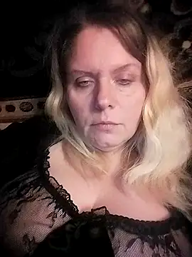 Snapshot of Lana-murr chatting on 11-26-25, 06:42 Lana-murr online show from 11-26-25, 06:42