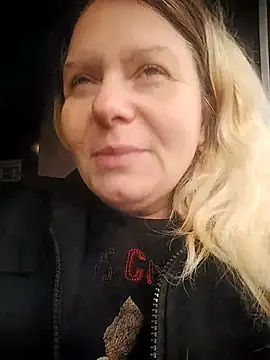 Snapshot of Lana-murr chatting on 12-15-25, 06:50 Lana-murr online show from 12-15-25, 06:50