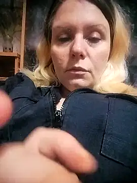 Snapshot of Lana-murr chatting on 12-15-25, 06:56 Lana-murr online show from 12-15-25, 06:56