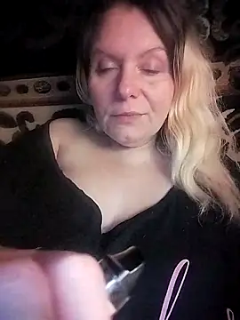 Snapshot of Lana-murr chatting on 12-16-25, 09:09 Lana-murr online show from 12-16-25, 09:09