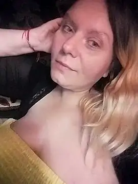 Snapshot of Lana-murr chatting on 12-18-25, 04:46 Lana-murr online show from 12-18-25, 04:46