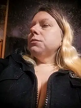 Snapshot of Lana-murr chatting on 12-19-25, 12:01 Lana-murr online show from 12-19-25, 12:01