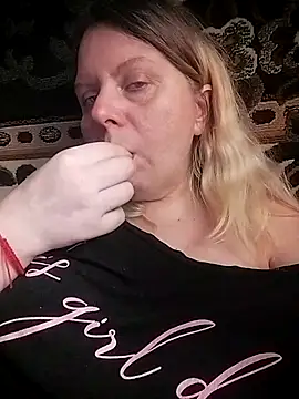 Snapshot of Lana-murr chatting on 12-22-25, 08:11 Lana-murr online show from 12-22-25, 08:11