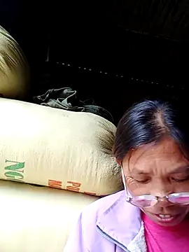 bella-la online show from 10-31-25, 06:25