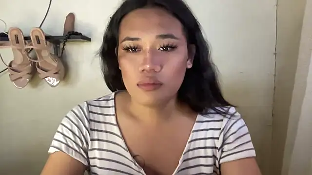 untouchable mia online show from 12-21-25, 04:41