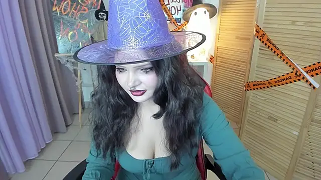 Snapshot of babyyullii chatting on 10-28-25, 08:51 babyyullii online show from 10-28-25, 08:51