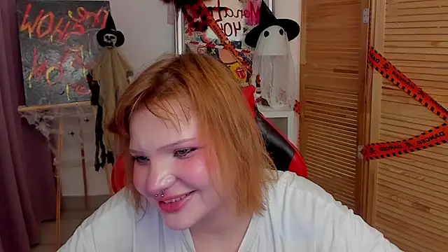 Snapshot of babyyullii chatting on 10-29-25, 08:38 babyyullii online show from 10-29-25, 08:38