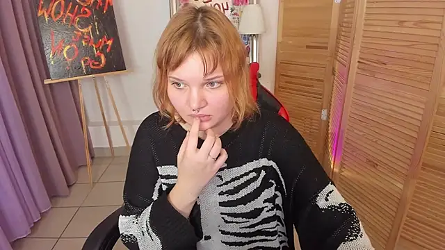 Snapshot of babyyullii chatting on 11-10-25, 08:35 babyyullii online show from 11-10-25, 08:35