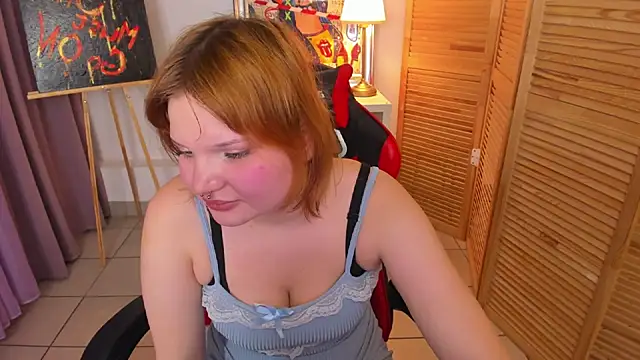 Snapshot of babyyullii chatting on 11-12-25, 08:37 babyyullii online show from 11-12-25, 08:37