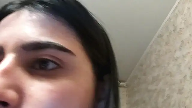 Snapshot of Lina_rix chatting on 10-29-25, 01:35 Lina rix online show from 10-29-25, 01:35