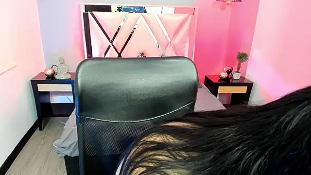 mia jagger online show from 07-16-26, 04:18