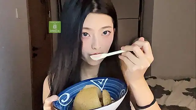 Snapshot of ronronner233 chatting on 11-21-25, 01:32 ronronner233 online show from 11-21-25, 01:32