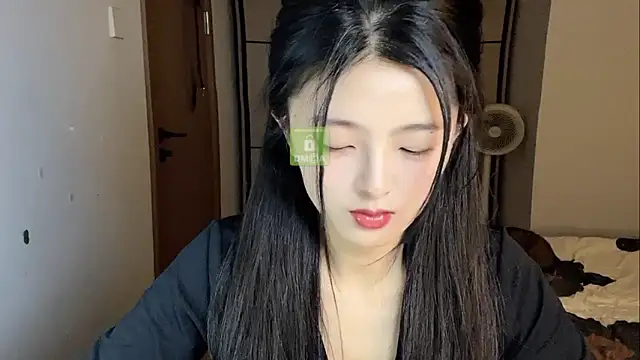 Snapshot of ronronner233 chatting on 11-25-25, 01:44 ronronner233 online show from 11-25-25, 01:44