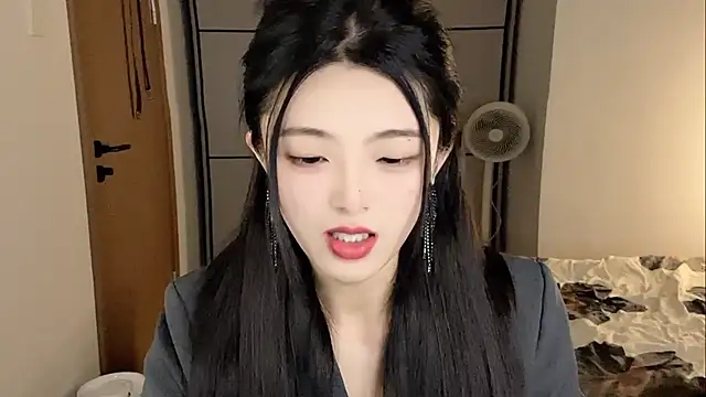 Snapshot of ronronner233 chatting on 11-28-25, 01:47 ronronner233 online show from 11-28-25, 01:47