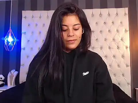 Camile Petite online show from 11-05-25, 07:36