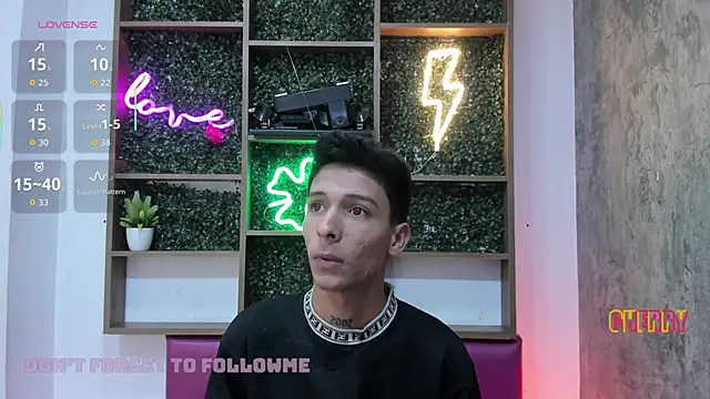 Snapshot of Max_Steell chatting on 10-30-25, 12:56 Max Steell online show from 10-30-25, 12:56