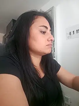 Snapshot of solandrea chatting on 10-28-25, 04:31 solandrea online show from 10-28-25, 04:31