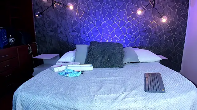 Snapshot of Thalynn_angels chatting on 11-14-25, 08:29 Thalynn angels online show from 11-14-25, 08:29