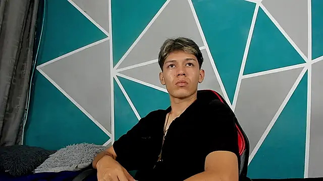 Snapshot of Andrew_ledman chatting on 10-31-25, 12:06 Andrew ledman online show from 10-31-25, 12:06