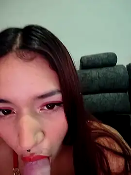 Snapshot of Sophie_tomsonp chatting on 10-28-25, 01:03 Sophie tomsonp online show from 10-28-25, 01:03