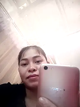 Bamboo-niee123 online show from 10-28-25, 05:44