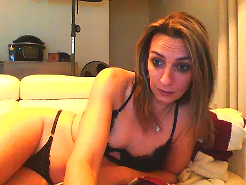 Snapshot of Anaiscpl2405 chatting on 11-15-25, 09:32 Anaiscpl2405 online show from 11-15-25, 09:32