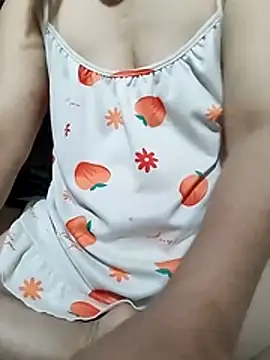 Snapshot of -Hazel-123 chatting on 11-13-25, 11:03 -Hazel-123 online show from 11-13-25, 11:03