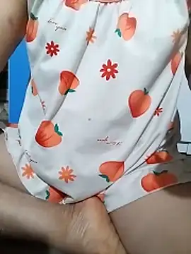 Snapshot of -Hazel-123 chatting on 11-14-25, 01:10 -Hazel-123 online show from 11-14-25, 01:10