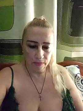 Esenia505 online show from 12-18-25, 04:07