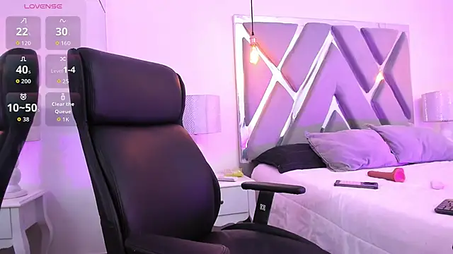 NinaaVelvet online show from 11-13-25, 07:13