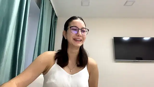 Snapshot of Allisgree chatting on 11-10-25, 07:18 Allisgree online show from 11-10-25, 07:18