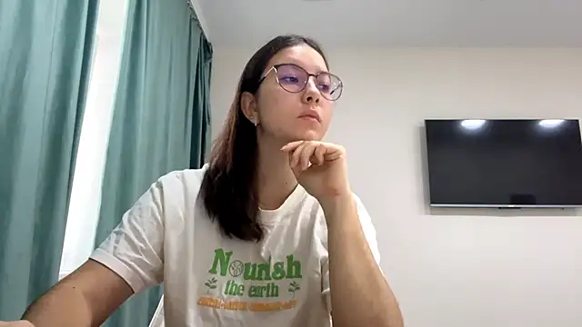 Snapshot of Allisgree chatting on 11-20-25, 07:19 Allisgree online show from 11-20-25, 07:19