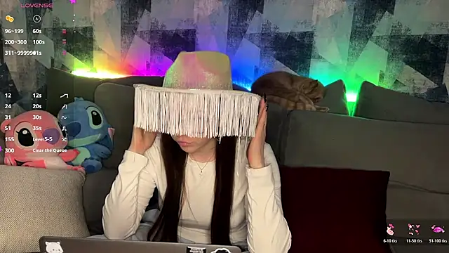 Snapshot of OhNicolle chatting on 11-14-25, 09:02 OhNicolle online show from 11-14-25, 09:02