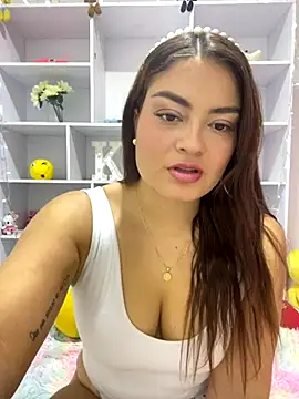 Snapshot of Itskari_ chatting on 11-16-25, 03:34 Itskari online show from 11-16-25, 03:34