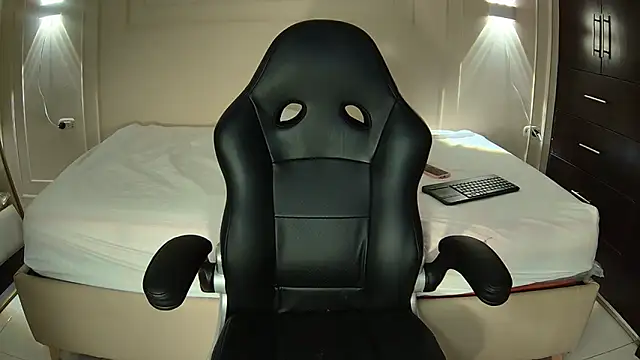 Snapshot of Marnie_Gray chatting on 11-29-25, 01:30 Marnie Gray online show from 11-29-25, 01:30