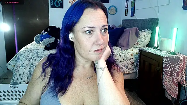 Snapshot of kristallic chatting on 12-15-25, 05:39 kristallic online show from 12-15-25, 05:39