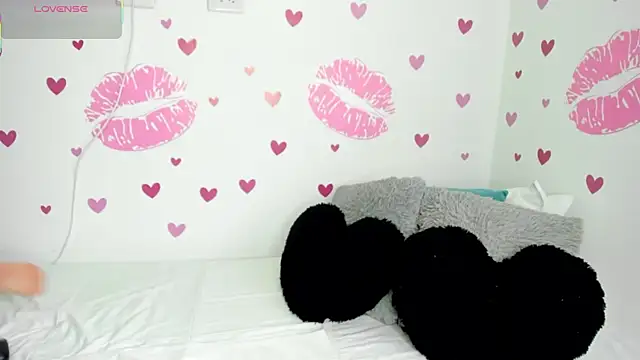 Snapshot of MiaAylen_ chatting on 11-11-25, 08:09 MiaAylen online show from 11-11-25, 08:09