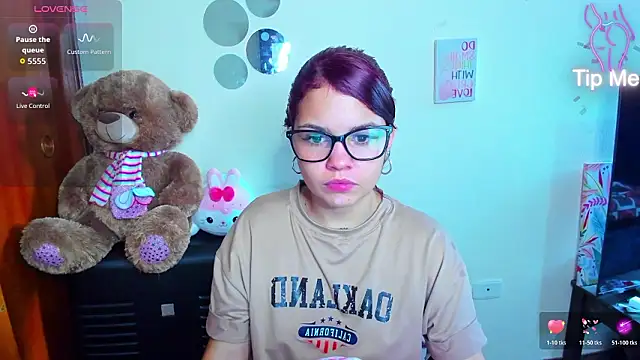 Emma boo online show from 03-27-26, 04:18