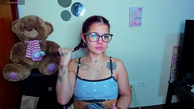 Emma boo online show from 04-17-26, 11:52