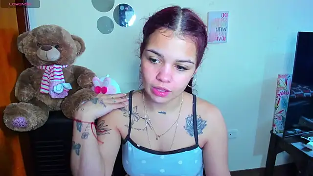 Emma boo online show from 04-18-26, 02:43